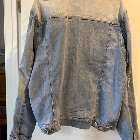 Guess Jean Jacket With Guess Stripe down arms. Mens Size Large - Picture 2 of 6